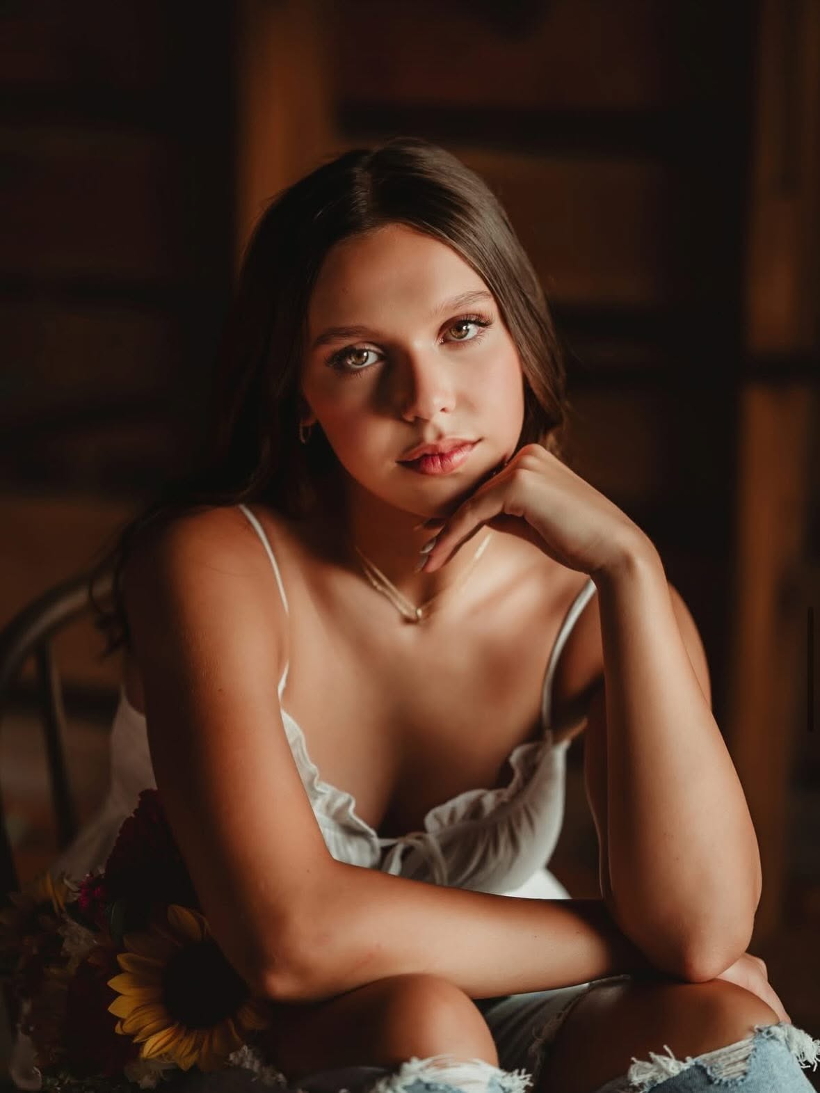 Eva Jamez portrait with sunflower